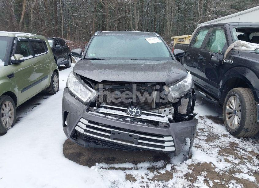 Photo 12 of 2019 Toyota Highlander XLE (VIN 5TDJZRFH4KS983325)