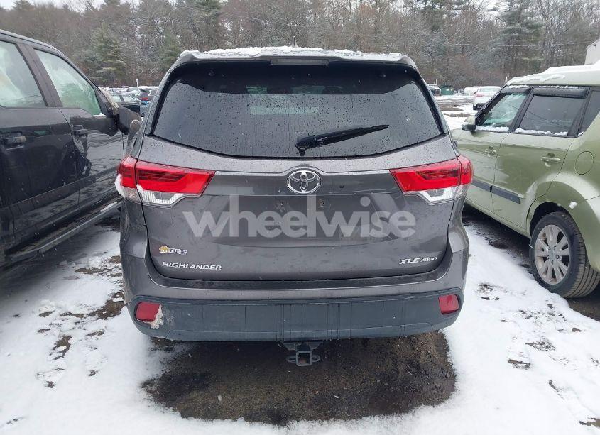 Photo 16 of 2019 Toyota Highlander XLE (VIN 5TDJZRFH4KS983325)