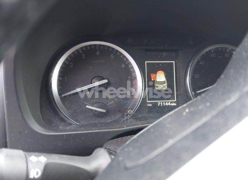 Photo 7 of 2019 Toyota Highlander XLE (VIN 5TDJZRFH4KS983325)