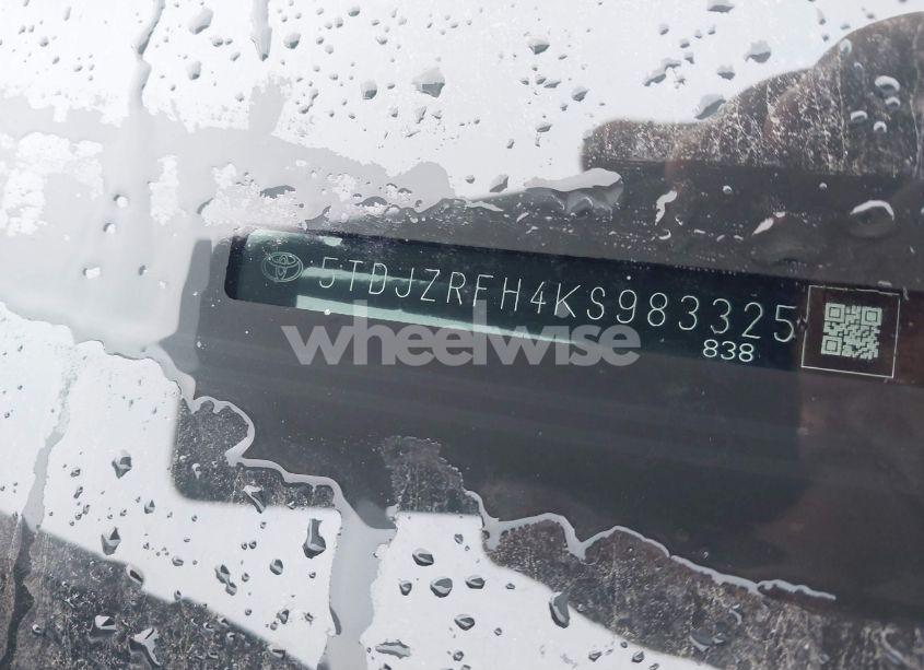 Photo 9 of 2019 Toyota Highlander XLE (VIN 5TDJZRFH4KS983325)