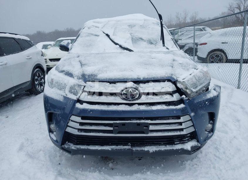 Photo 12 of 2019 Toyota Highlander XLE (VIN 5TDJZRFH4KS999914)