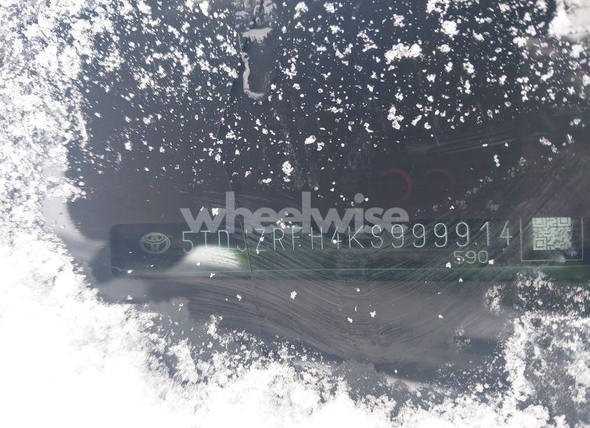 Photo 9 of 2019 Toyota Highlander XLE (VIN 5TDJZRFH4KS999914)