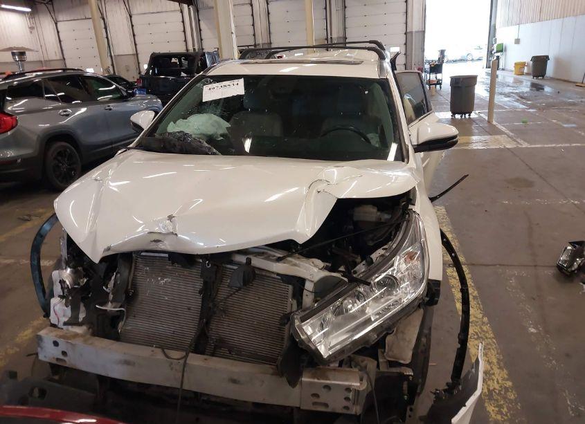 Photo 13 of 2017 Toyota Highlander XLE (VIN 5TDJZRFH5HS363236)