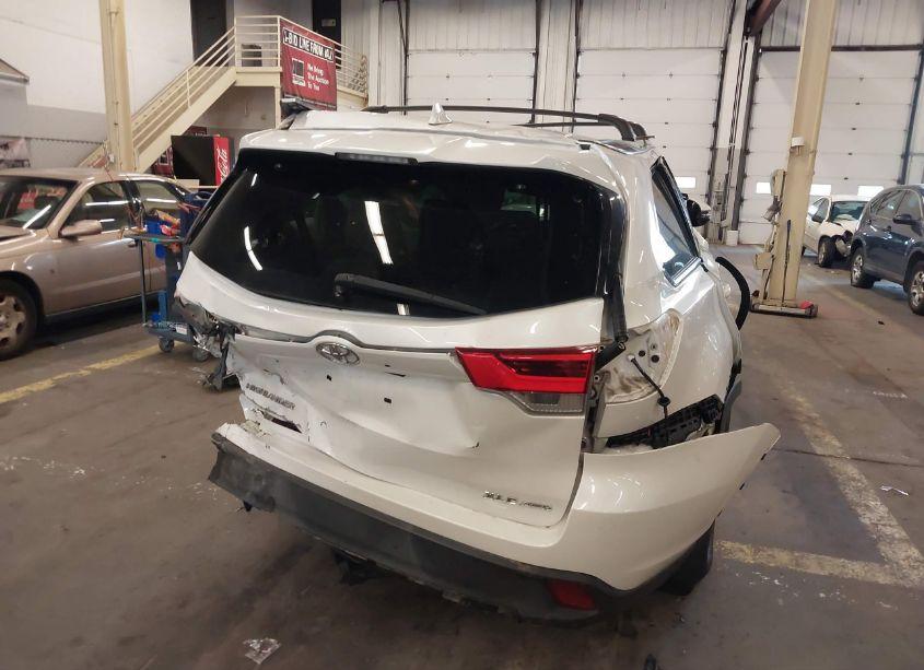 Photo 17 of 2017 Toyota Highlander XLE (VIN 5TDJZRFH5HS363236)