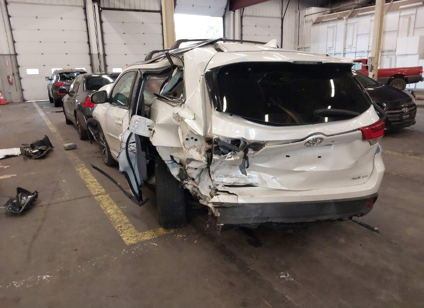 Photo 3 of 2017 Toyota Highlander XLE (VIN 5TDJZRFH5HS363236)