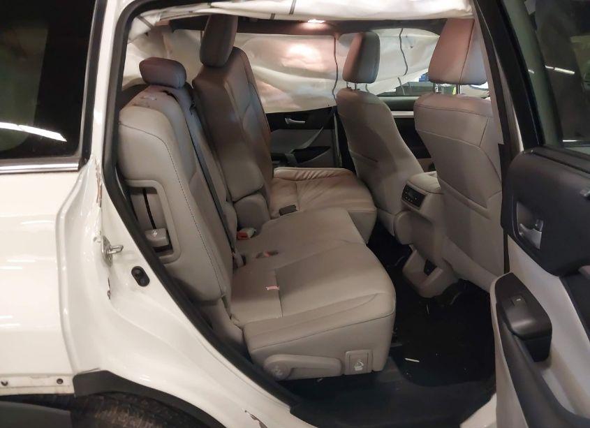 Photo 8 of 2017 Toyota Highlander XLE (VIN 5TDJZRFH5HS363236)