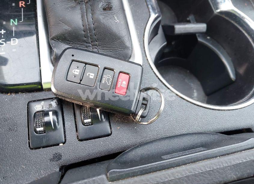 Photo 11 of 2017 Toyota Highlander XLE (VIN 5TDJZRFH5HS368260)