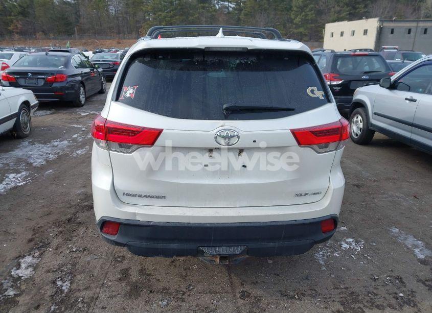 Photo 16 of 2017 Toyota Highlander XLE (VIN 5TDJZRFH5HS368260)