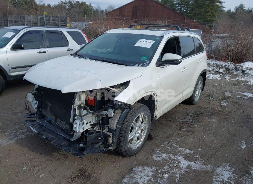 Photo 2 of 2017 Toyota Highlander XLE (VIN 5TDJZRFH5HS368260)