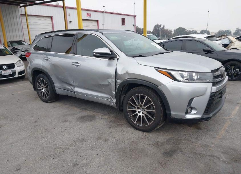 2017 Toyota Highlander SE (VIN 5TDJZRFH5HS385320) main photo