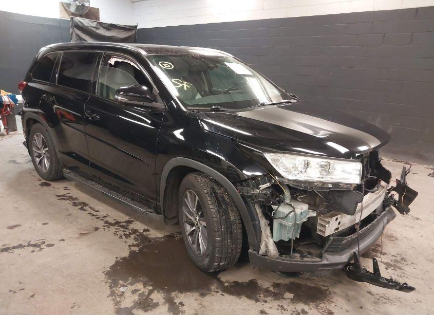 2017 Toyota Highlander XLE (VIN 5TDJZRFH5HS390534) main photo