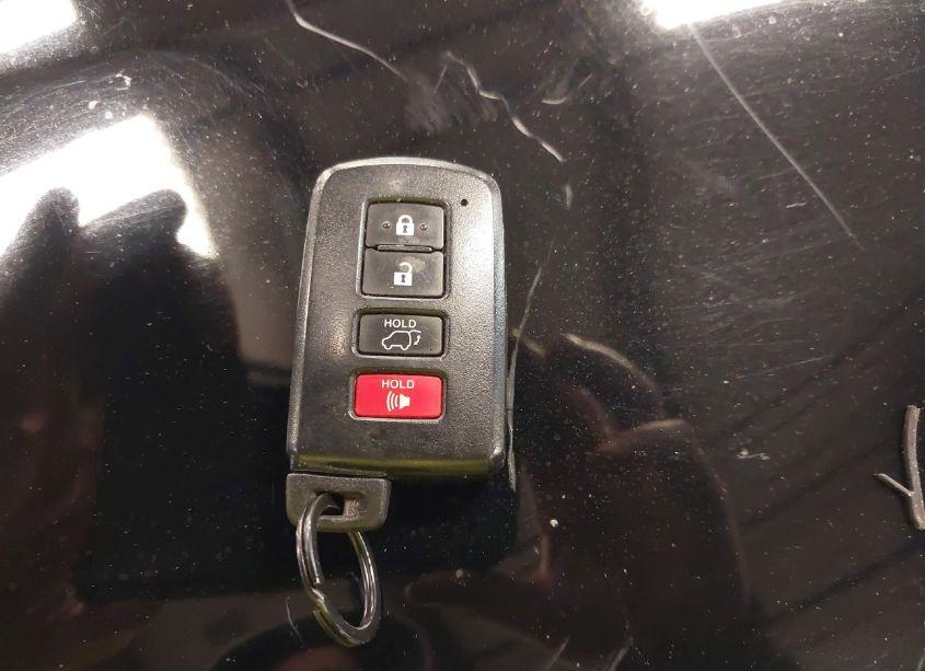 Photo 11 of 2017 Toyota Highlander XLE (VIN 5TDJZRFH5HS390534)