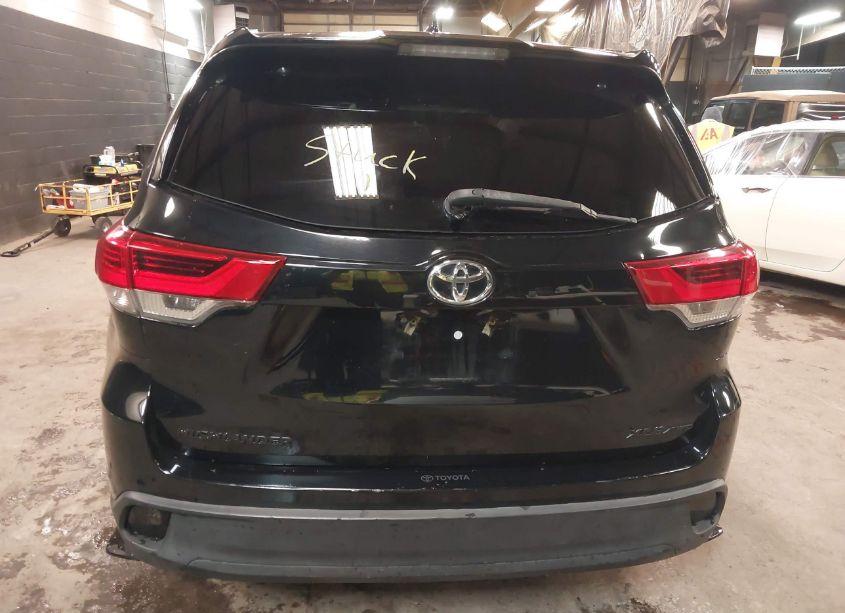 Photo 16 of 2017 Toyota Highlander XLE (VIN 5TDJZRFH5HS390534)