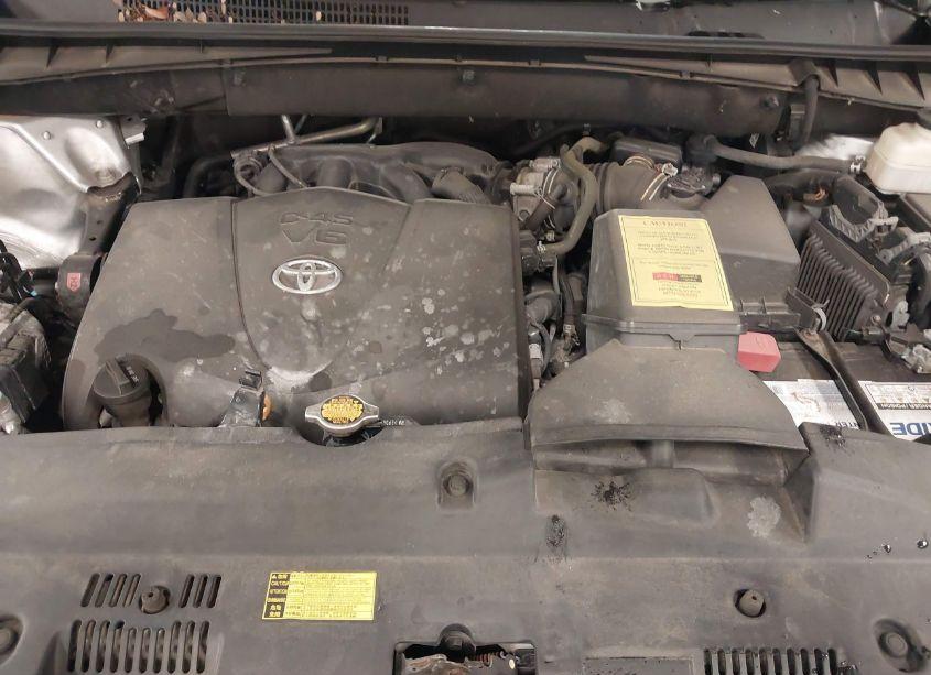 Photo 10 of 2017 Toyota Highlander XLE (VIN 5TDJZRFH5HS390677)