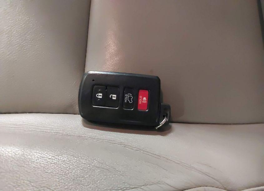 Photo 11 of 2017 Toyota Highlander XLE (VIN 5TDJZRFH5HS390677)