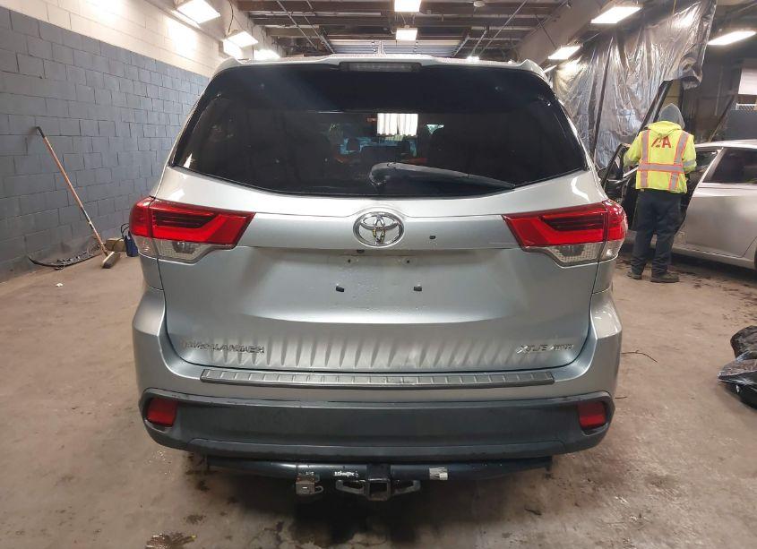 Photo 16 of 2017 Toyota Highlander XLE (VIN 5TDJZRFH5HS390677)