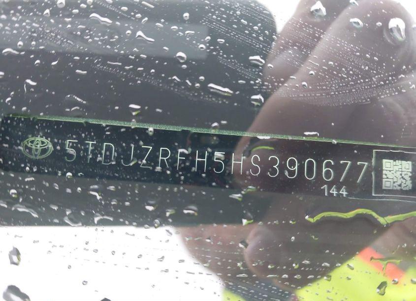 Photo 17 of 2017 Toyota Highlander XLE (VIN 5TDJZRFH5HS390677)