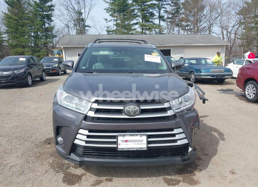 Photo 13 of 2017 Toyota Highlander XLE (VIN 5TDJZRFH5HS391599)
