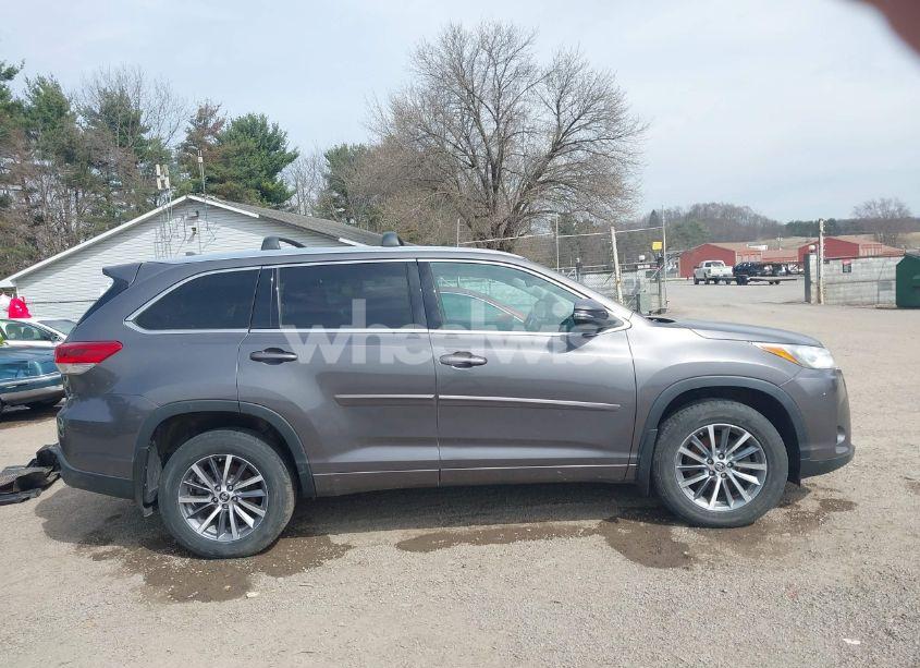 Photo 14 of 2017 Toyota Highlander XLE (VIN 5TDJZRFH5HS391599)