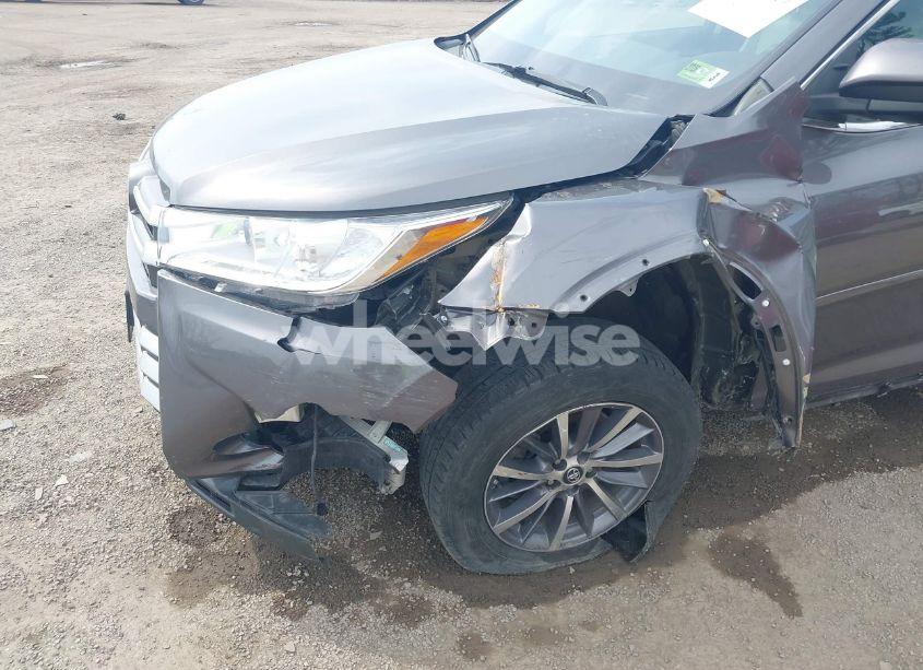 Photo 6 of 2017 Toyota Highlander XLE (VIN 5TDJZRFH5HS391599)
