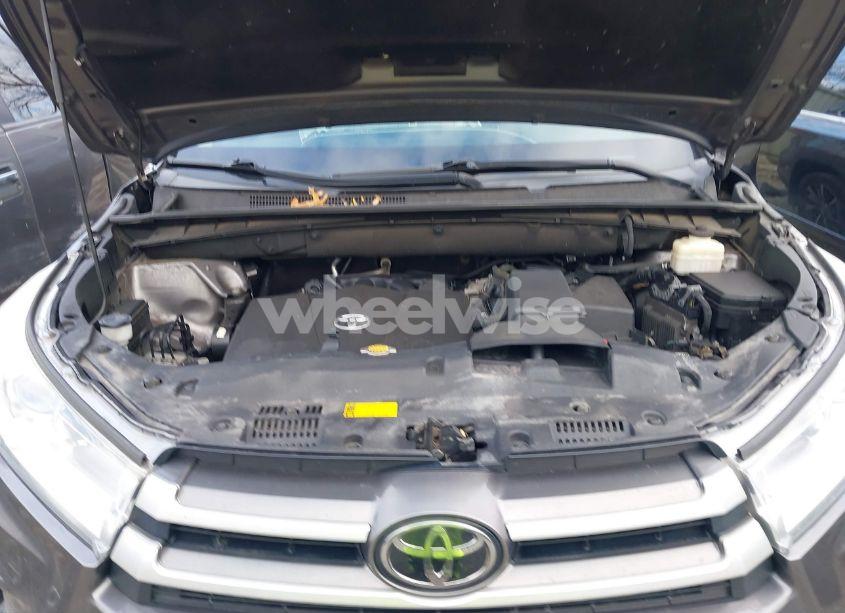 Photo 10 of 2017 Toyota Highlander XLE (VIN 5TDJZRFH5HS440414)