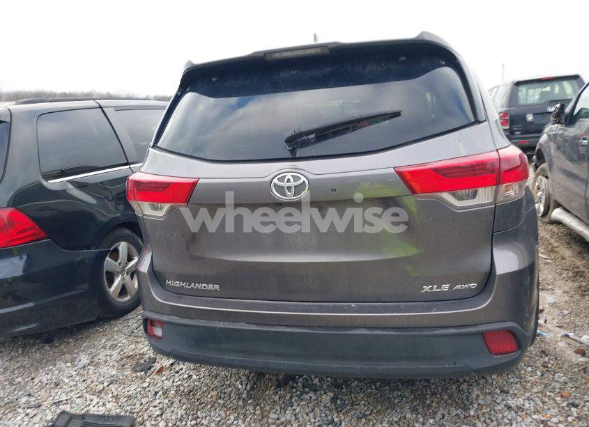 Photo 17 of 2017 Toyota Highlander XLE (VIN 5TDJZRFH5HS440414)
