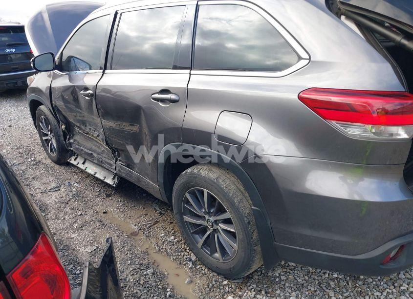 Photo 6 of 2017 Toyota Highlander XLE (VIN 5TDJZRFH5HS440414)