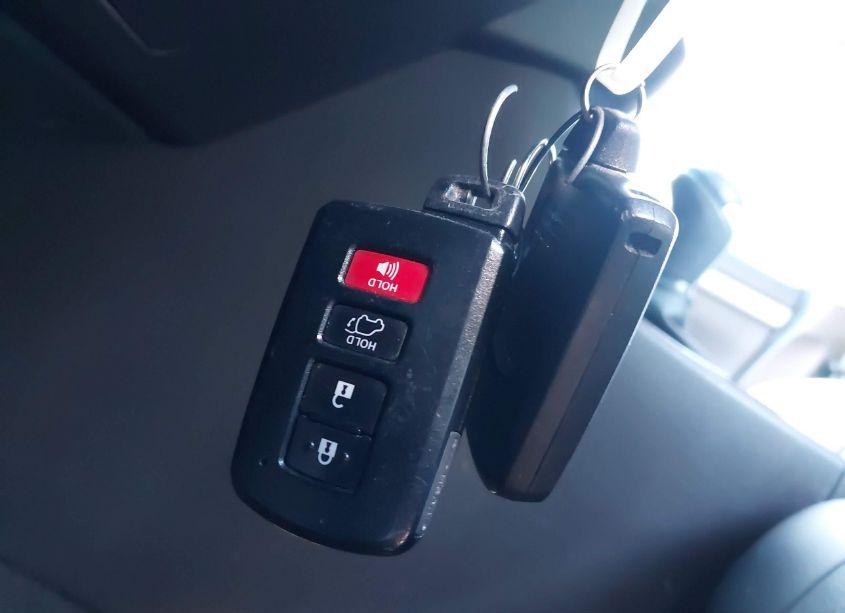 Photo 11 of 2017 Toyota Highlander XLE (VIN 5TDJZRFH5HS513961)