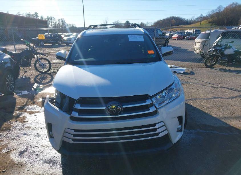 Photo 13 of 2017 Toyota Highlander XLE (VIN 5TDJZRFH5HS513961)