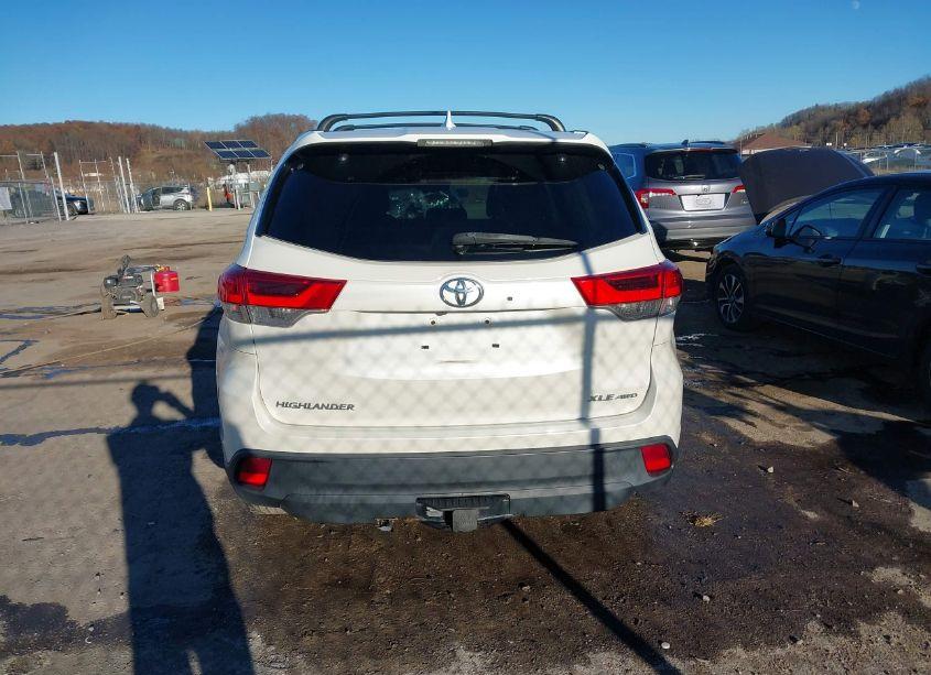 Photo 17 of 2017 Toyota Highlander XLE (VIN 5TDJZRFH5HS513961)