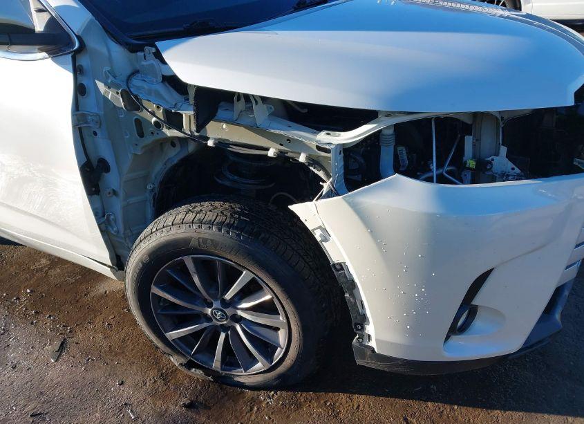 Photo 18 of 2017 Toyota Highlander XLE (VIN 5TDJZRFH5HS513961)