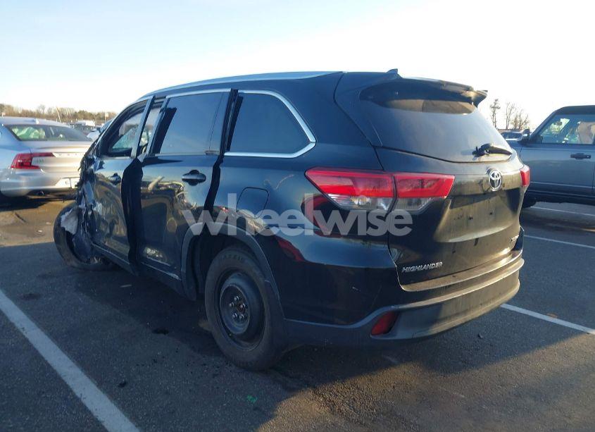 Photo 3 of 2018 Toyota Highlander XLE (VIN 5TDJZRFH5JS488842)