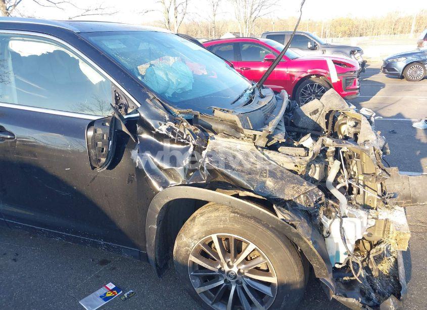 Photo 6 of 2018 Toyota Highlander XLE (VIN 5TDJZRFH5JS488842)