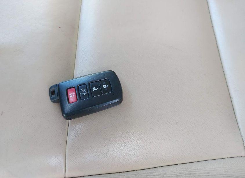 Photo 11 of 2018 Toyota Highlander XLE (VIN 5TDJZRFH5JS530698)