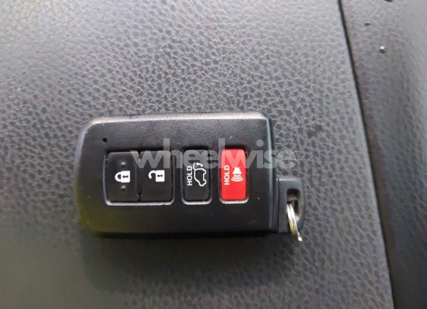 Photo 11 of 2018 Toyota Highlander XLE (VIN 5TDJZRFH5JS532919)