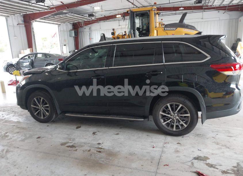 Photo 14 of 2018 Toyota Highlander XLE (VIN 5TDJZRFH5JS532919)