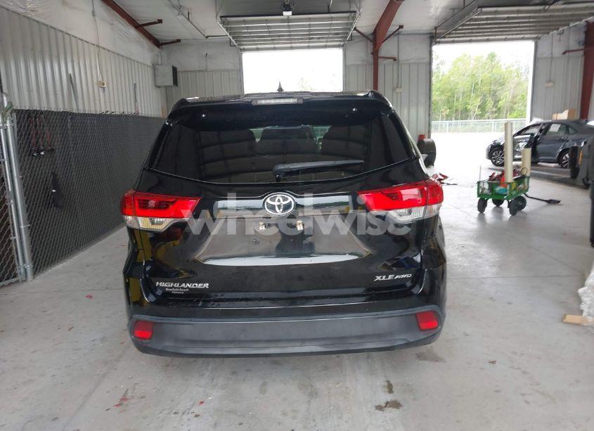 Photo 16 of 2018 Toyota Highlander XLE (VIN 5TDJZRFH5JS532919)