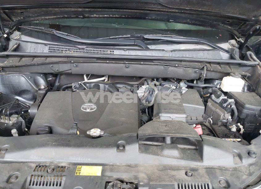 Photo 10 of 2018 Toyota Highlander XLE (VIN 5TDJZRFH5JS561076)