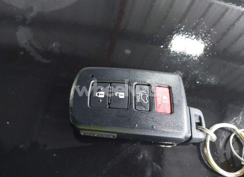 Photo 11 of 2018 Toyota Highlander XLE (VIN 5TDJZRFH5JS561076)