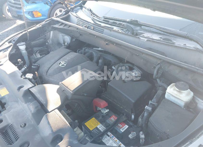 Photo 10 of 2018 Toyota Highlander XLE (VIN 5TDJZRFH5JS850684)