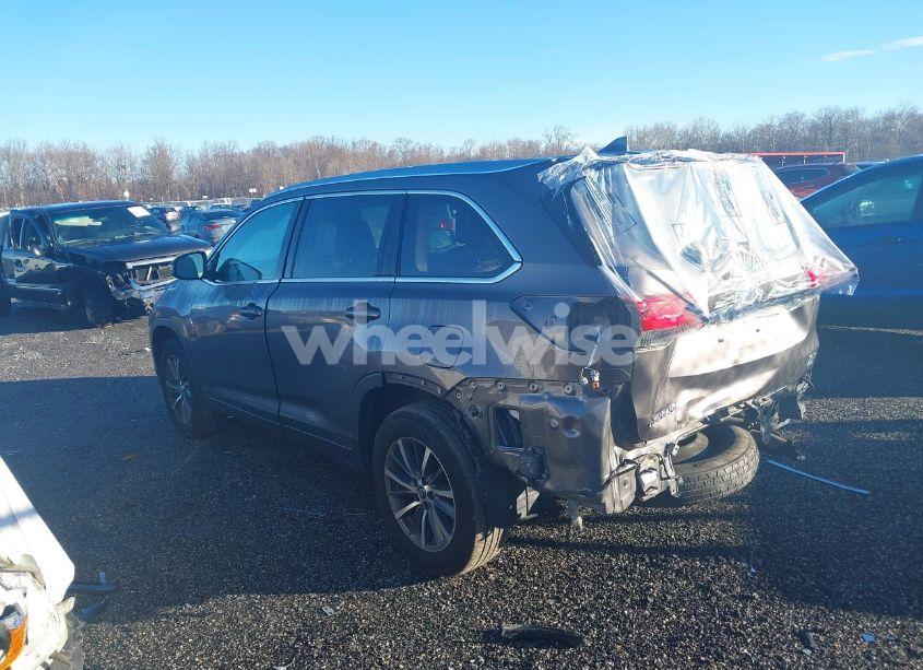 Photo 14 of 2018 Toyota Highlander XLE (VIN 5TDJZRFH5JS850684)