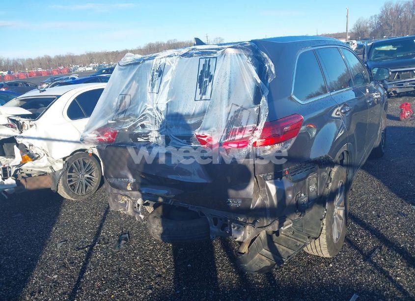 Photo 16 of 2018 Toyota Highlander XLE (VIN 5TDJZRFH5JS850684)
