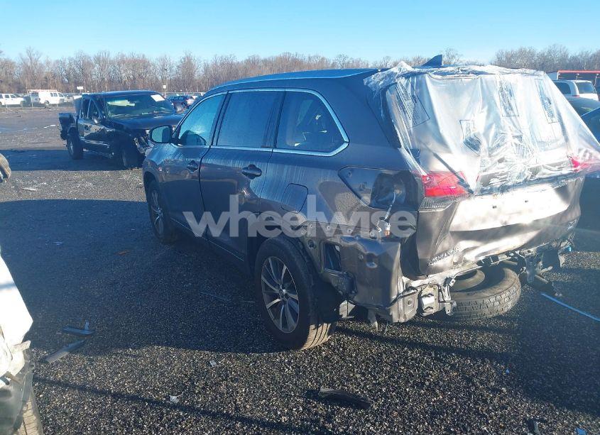 Photo 3 of 2018 Toyota Highlander XLE (VIN 5TDJZRFH5JS850684)