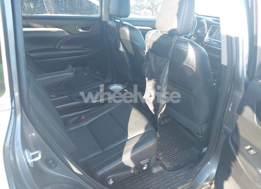 Photo 8 of 2018 Toyota Highlander XLE (VIN 5TDJZRFH5JS850684)