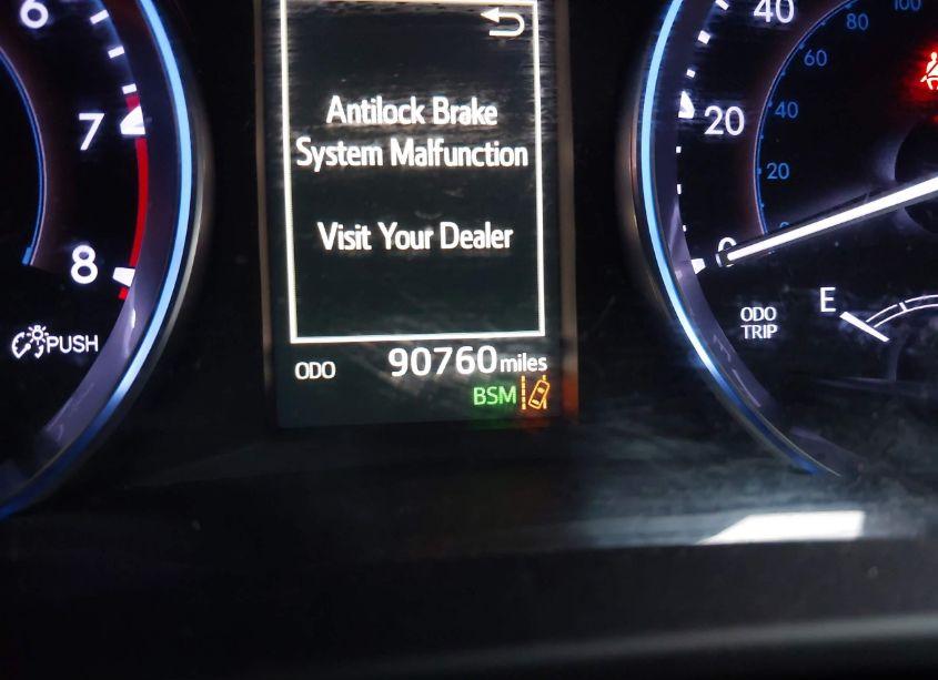 Photo 7 of 2019 Toyota Highlander XLE (VIN 5TDJZRFH5KS564982)