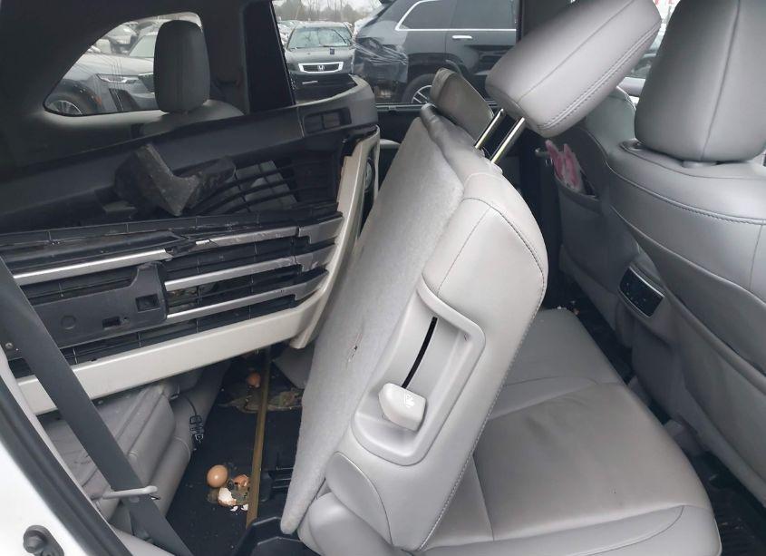 Photo 8 of 2019 Toyota Highlander XLE (VIN 5TDJZRFH5KS564982)