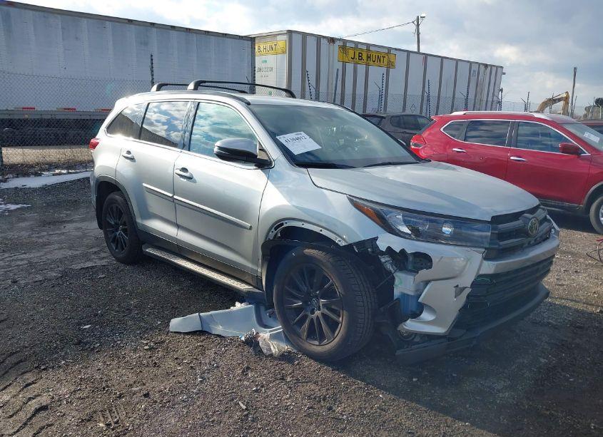 2019 Toyota Highlander SE (VIN 5TDJZRFH5KS606423) main photo