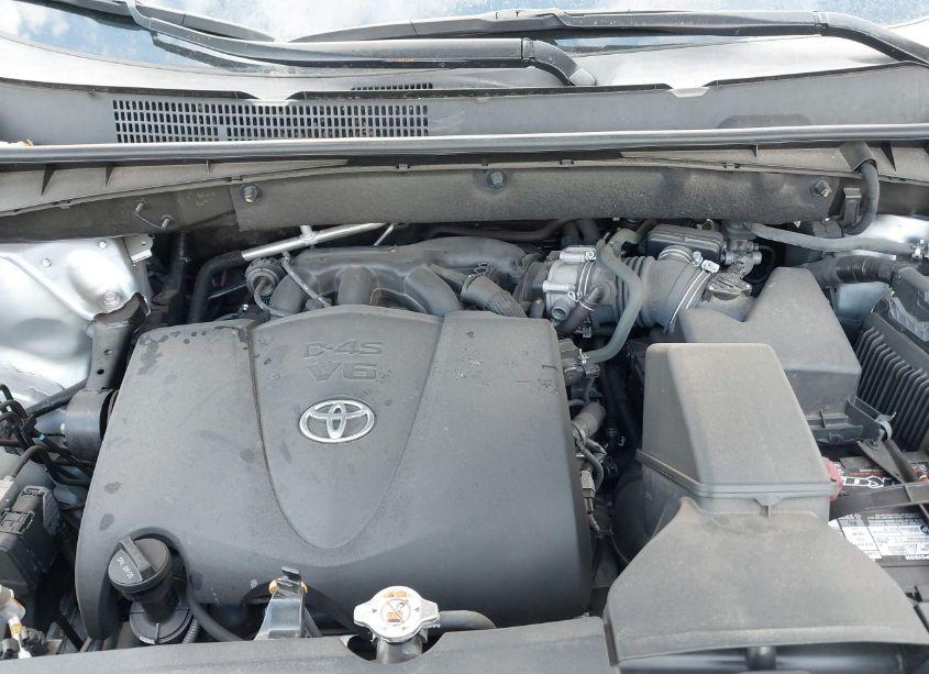 Photo 10 of 2019 Toyota Highlander SE (VIN 5TDJZRFH5KS606423)