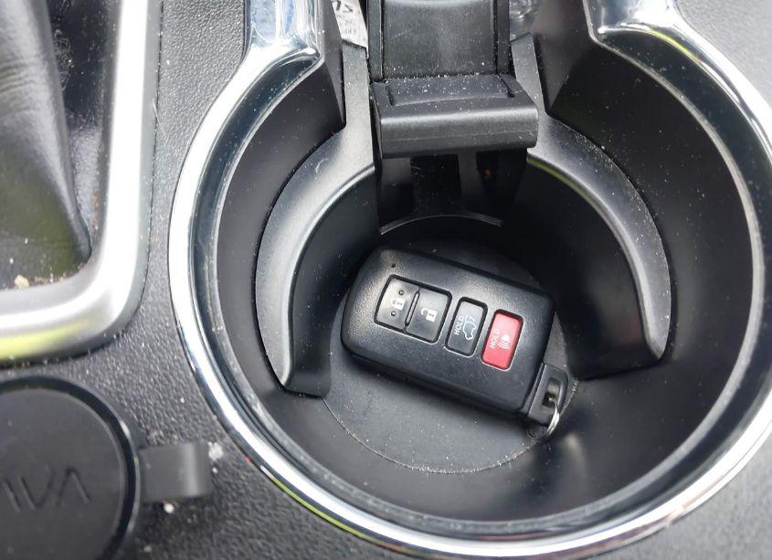 Photo 11 of 2019 Toyota Highlander SE (VIN 5TDJZRFH5KS606423)