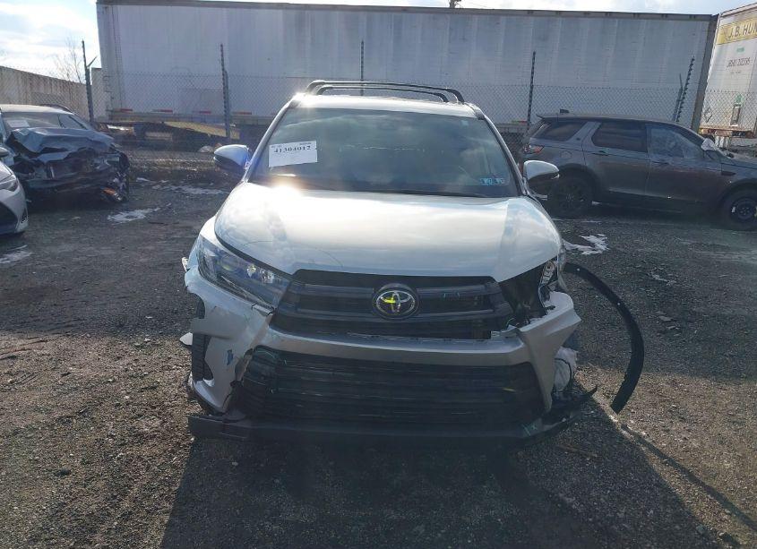 Photo 12 of 2019 Toyota Highlander SE (VIN 5TDJZRFH5KS606423)